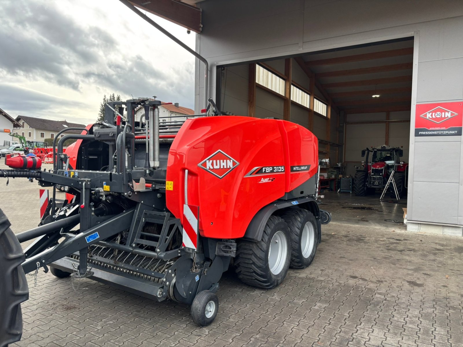Rundballenpresse typu Kuhn FBP 3135 OC 23, Gebrauchtmaschine v Amerang / OT. Kirchensur (Obrázek 3)