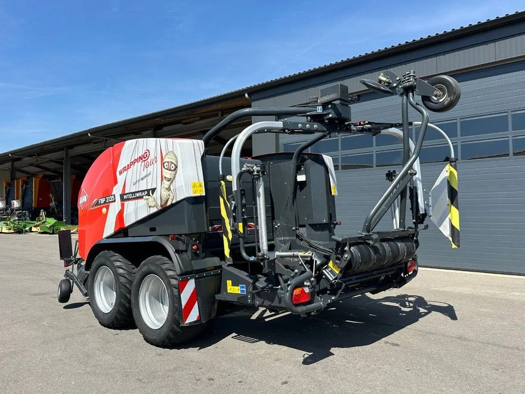 Rundballenpresse tip Kuhn FBP 3135, Gebrauchtmaschine in BENNEKOM (Poză 5)