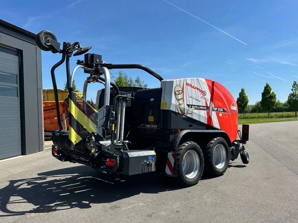 Rundballenpresse tip Kuhn FBP 3135, Gebrauchtmaschine in BENNEKOM (Poză 3)