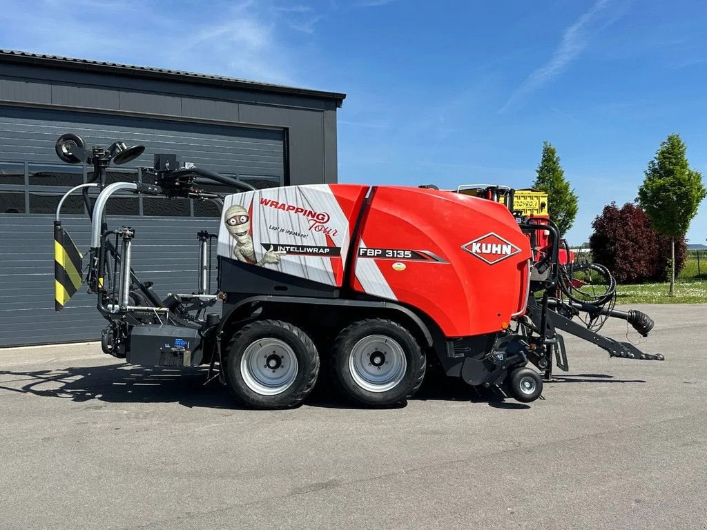 Rundballenpresse tip Kuhn FBP 3135, Gebrauchtmaschine in BENNEKOM (Poză 2)