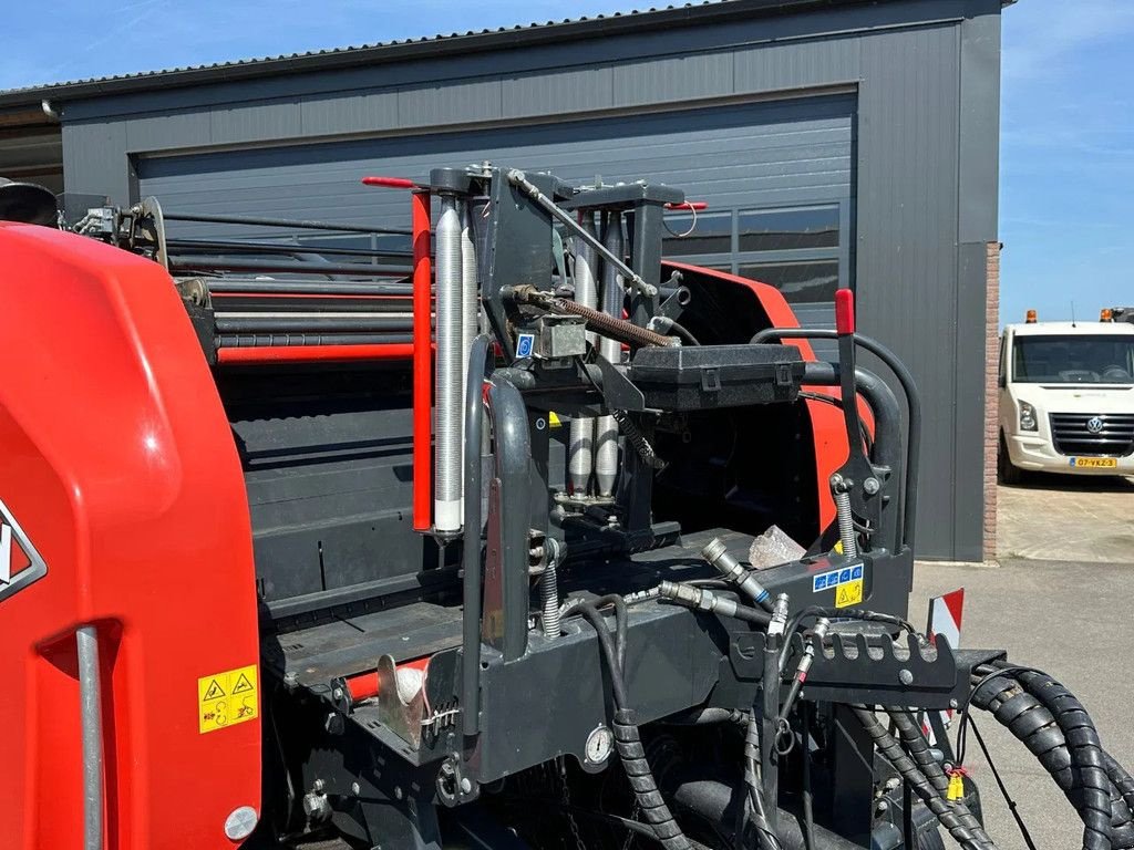Rundballenpresse tip Kuhn FBP 3135, Gebrauchtmaschine in BENNEKOM (Poză 9)