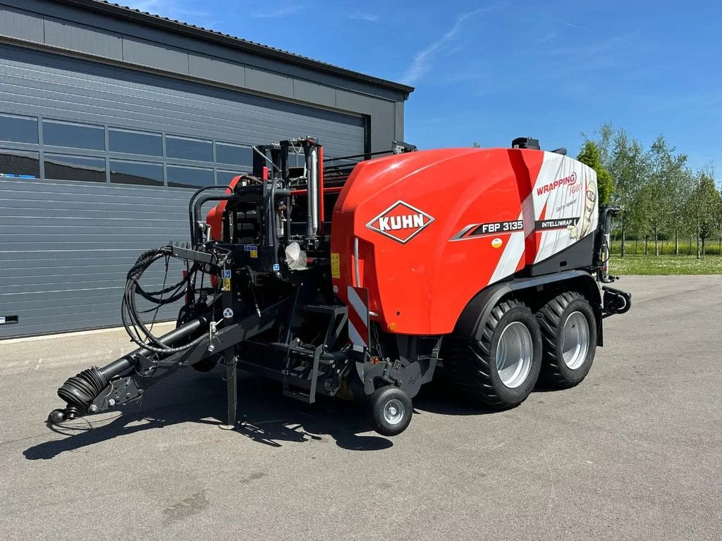 Rundballenpresse tip Kuhn FBP 3135, Gebrauchtmaschine in BENNEKOM (Poză 8)