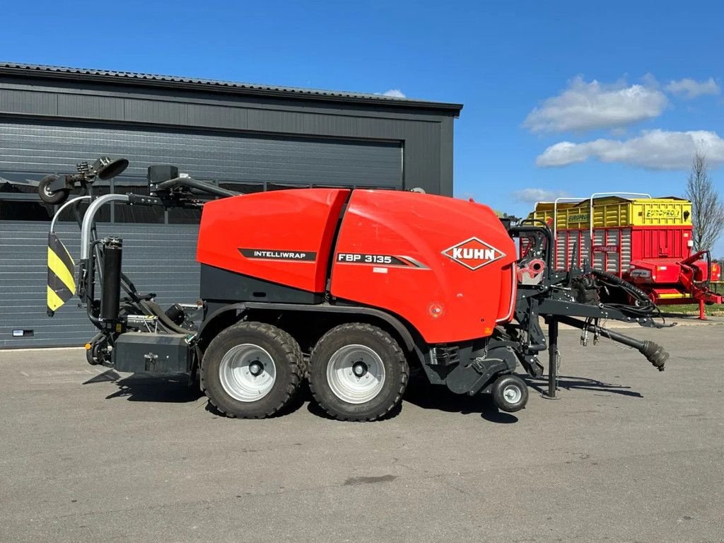 Rundballenpresse типа Kuhn FPB 3135, Gebrauchtmaschine в BENNEKOM (Фотография 2)
