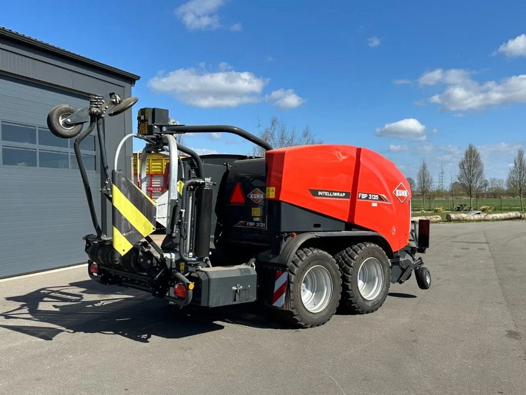 Rundballenpresse типа Kuhn FPB 3135, Gebrauchtmaschine в BENNEKOM (Фотография 3)