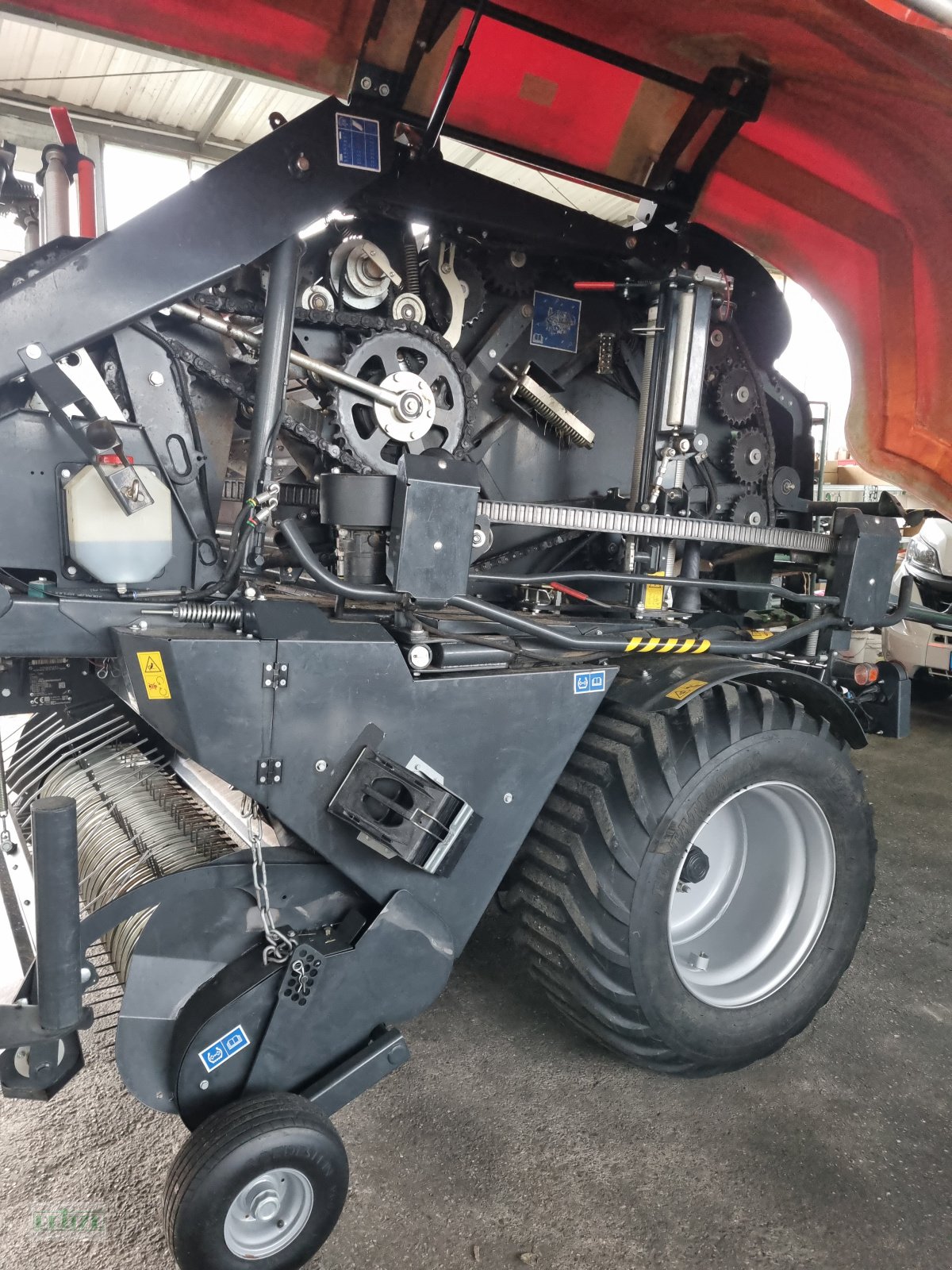 Rundballenpresse типа Kuhn i-Bio+, Gebrauchtmaschine в Bruckmühl (Фотография 8)