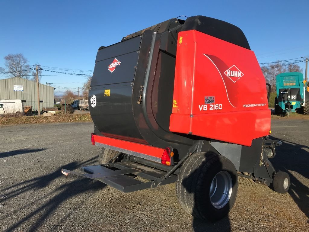 Rundballenpresse типа Kuhn VB 2160, Gebrauchtmaschine в BELLAC (Фотография 4)