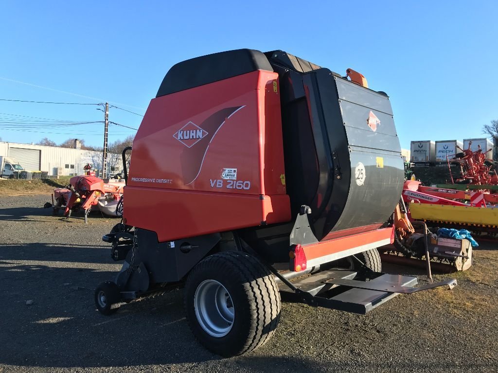 Rundballenpresse типа Kuhn VB 2160, Gebrauchtmaschine в BELLAC (Фотография 3)