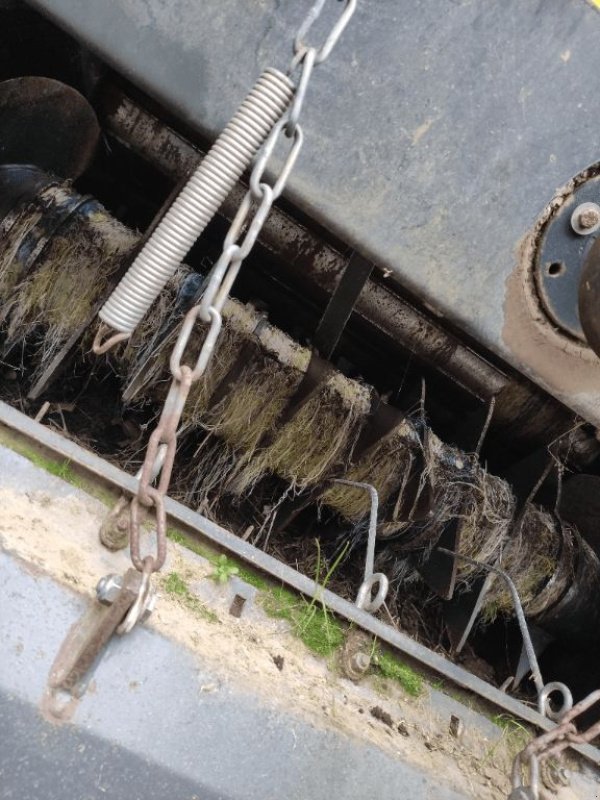 Rundballenpresse del tipo Kuhn VB 2190, Gebrauchtmaschine en COGNAC LA FORET (Imagen 4)