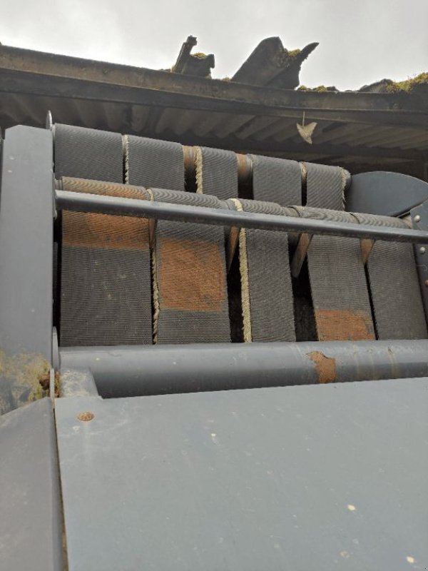 Rundballenpresse del tipo Kuhn VB 2190, Gebrauchtmaschine en COGNAC LA FORET (Imagen 8)