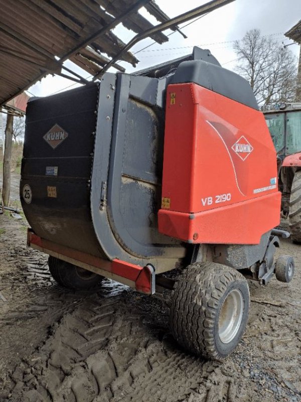 Rundballenpresse del tipo Kuhn VB 2190, Gebrauchtmaschine en COGNAC LA FORET (Imagen 7)