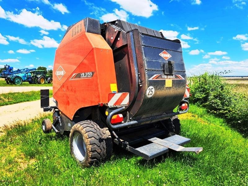 Rundballenpresse des Typs Kuhn VB 3135, Gebrauchtmaschine in SAINT-GERMAIN DU PUY (Bild 4)