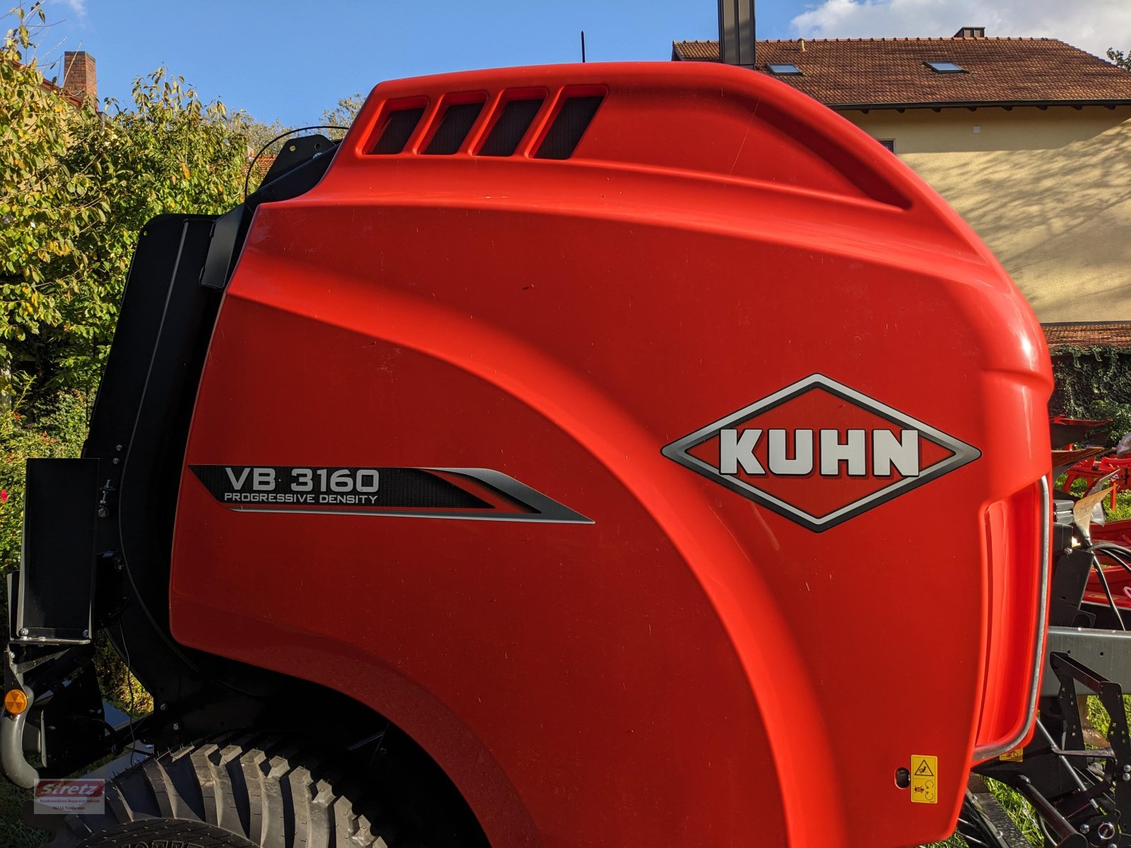 Rundballenpresse of the type Kuhn VB 3160 OC 14, Neumaschine in Kirchlauter (Picture 1)