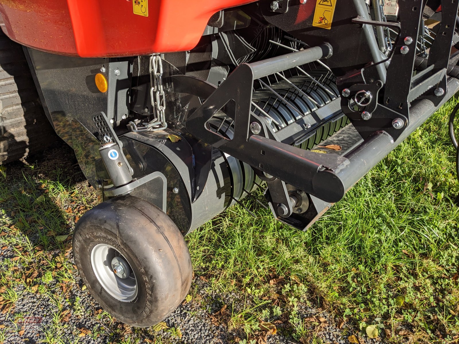 Rundballenpresse of the type Kuhn VB 3160 OC 14, Neumaschine in Kirchlauter (Picture 4)