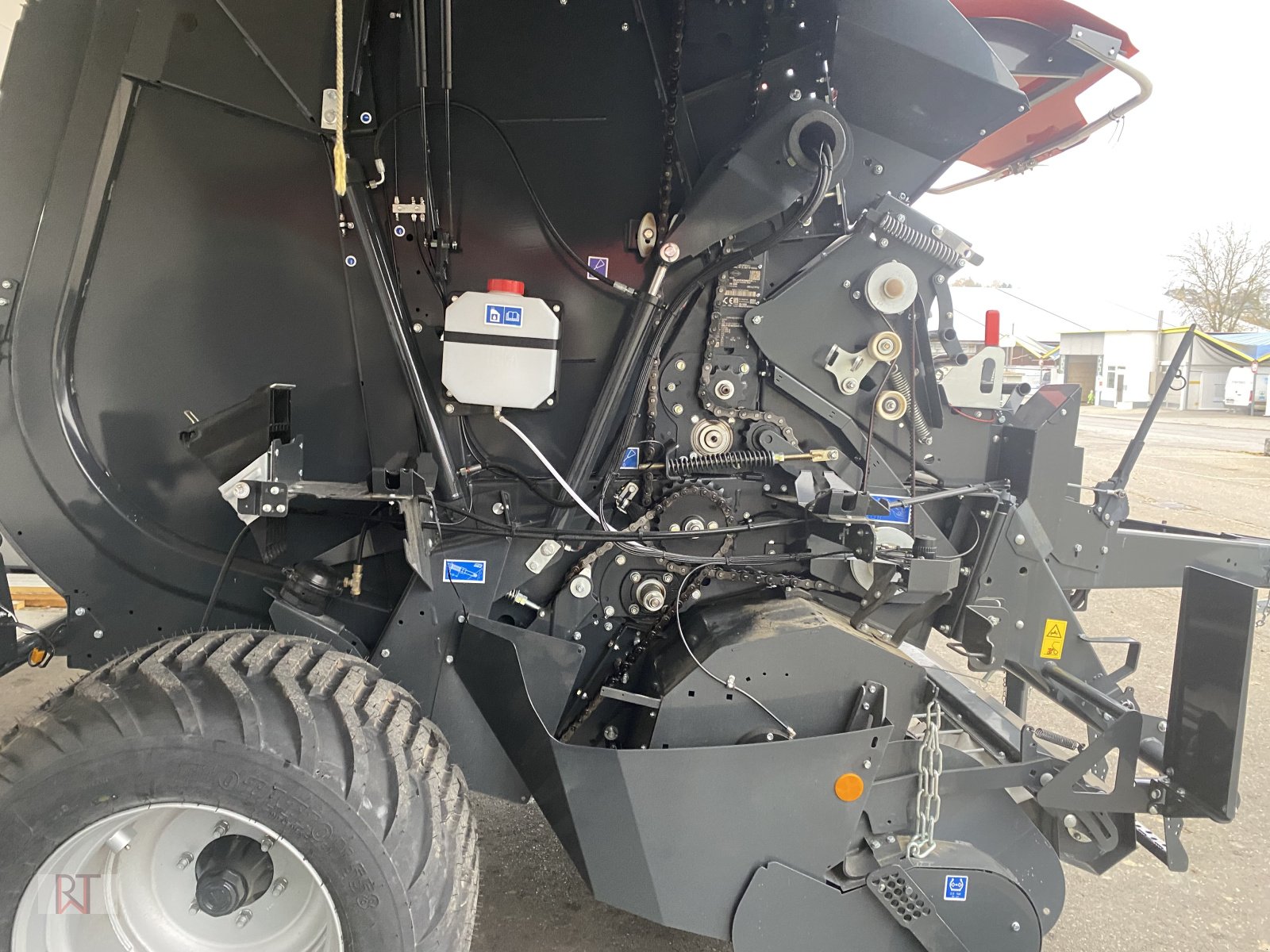 Rundballenpresse des Typs Kuhn VB 3260, Neumaschine in Meßkirch (Bild 4)