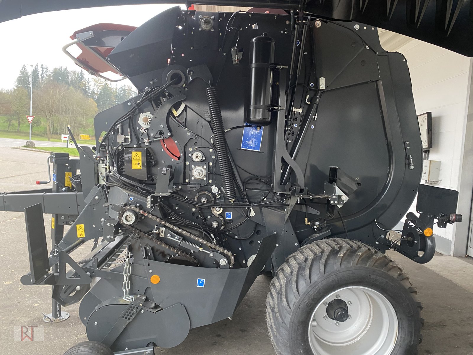 Rundballenpresse des Typs Kuhn VB 3260, Neumaschine in Meßkirch (Bild 5)