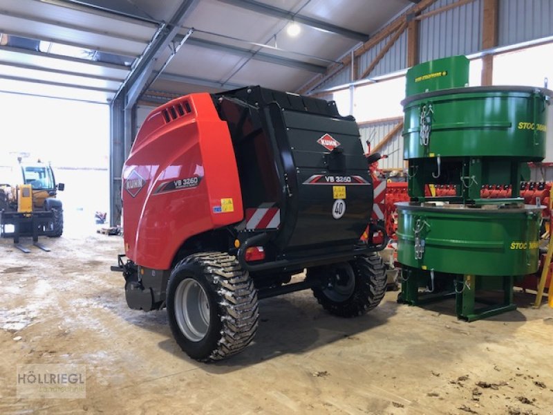 Rundballenpresse of the type Kuhn VB 3260, Neumaschine in Hohenburg (Picture 3)