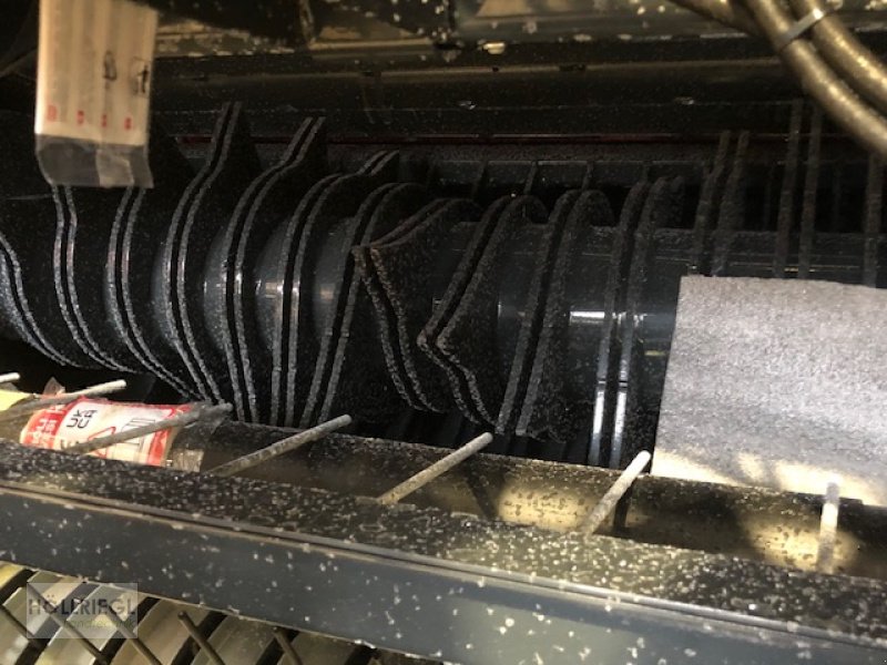 Rundballenpresse of the type Kuhn VB 3260, Neumaschine in Hohenburg (Picture 6)