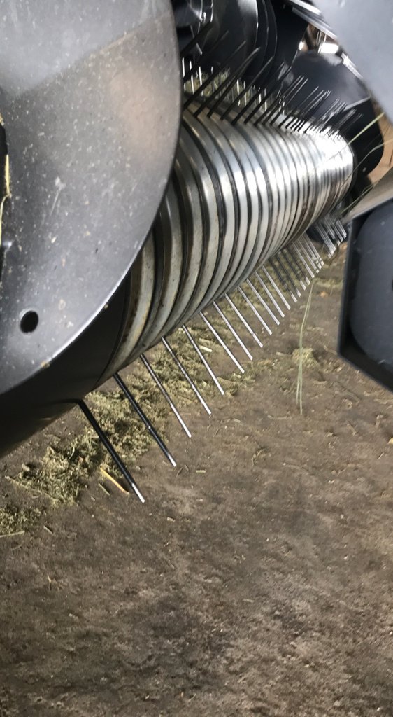 Rundballenpresse of the type Kuhn Vb2160, Gebrauchtmaschine in Val Mont (Picture 2)