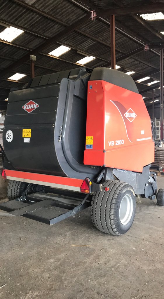 Rundballenpresse of the type Kuhn Vb2160, Gebrauchtmaschine in Val Mont (Picture 6)
