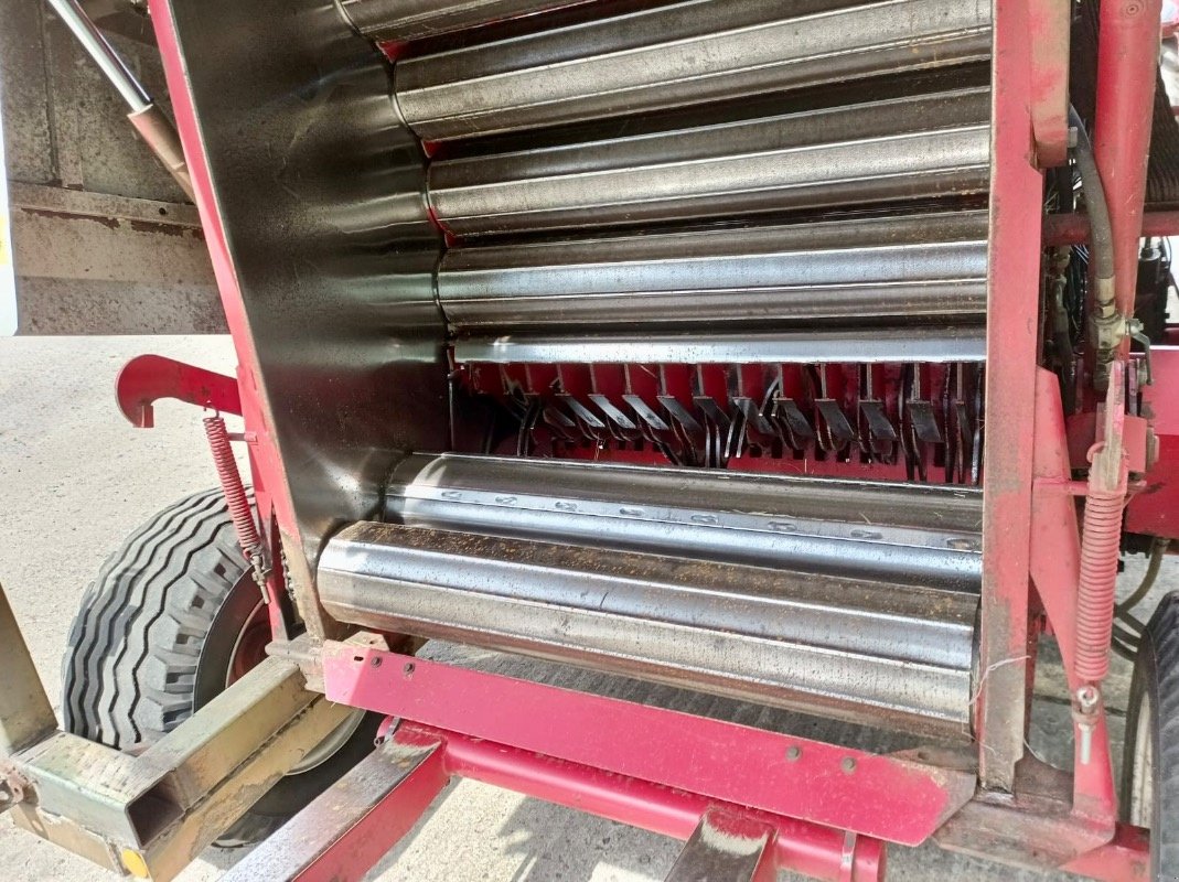 Rundballenpresse van het type Lely Welger RP 220 Farmer, Gebrauchtmaschine in Liebenwalde (Foto 10)