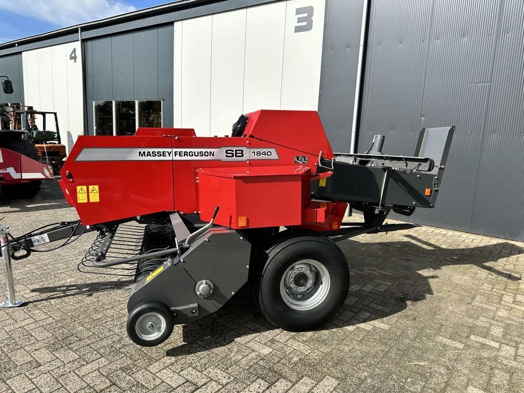 Rundballenpresse des Typs Massey Ferguson 1840, Neumaschine in MARIENHEEM (Bild 7)