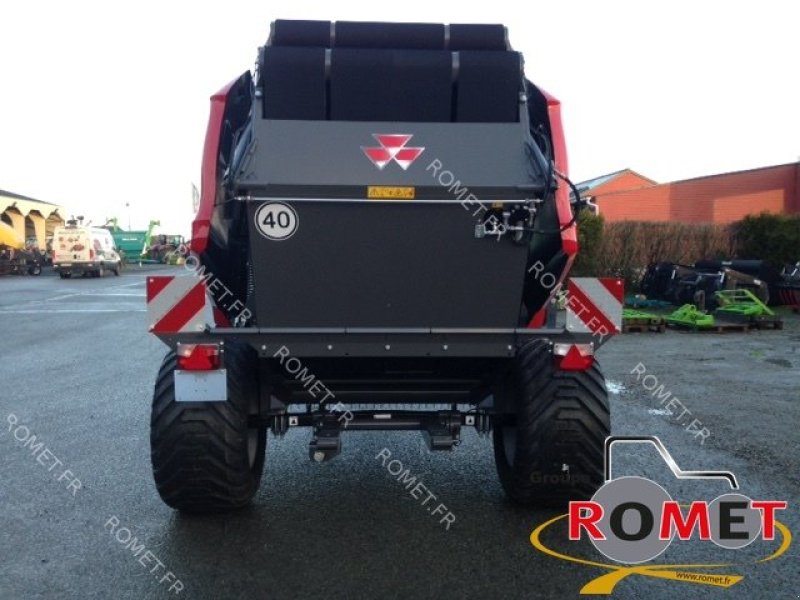 Rundballenpresse des Typs Massey Ferguson 4160 V XTRA, Gebrauchtmaschine in Gennes sur glaize (Bild 2)