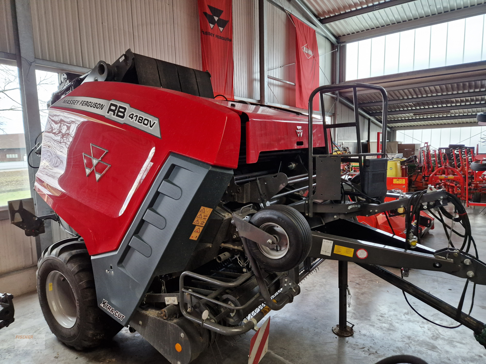 Rundballenpresse des Typs Massey Ferguson 4180 V Xtra, Gebrauchtmaschine in Pfoerring (Bild 1)