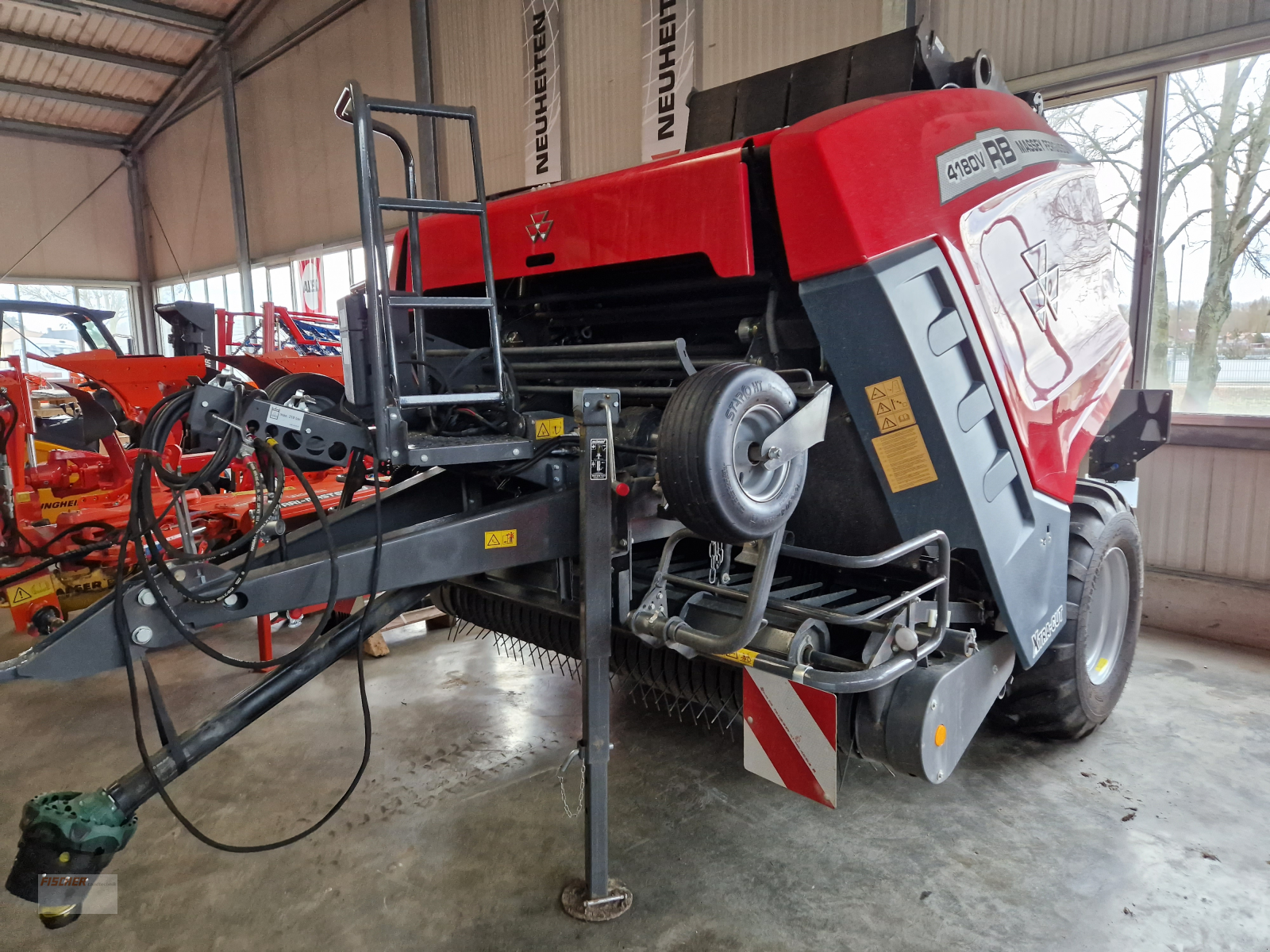 Rundballenpresse des Typs Massey Ferguson 4180 V Xtra, Gebrauchtmaschine in Pfoerring (Bild 2)