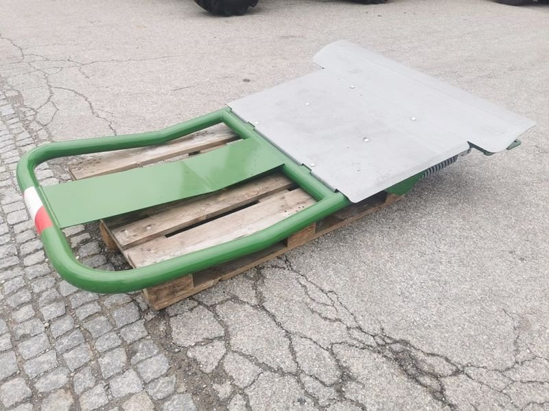 Rundballenpresse des Typs McHale Ballenrampe zu V6 Rundballenpresse, Neumaschine in St. Marienkirchen (Bild 1)