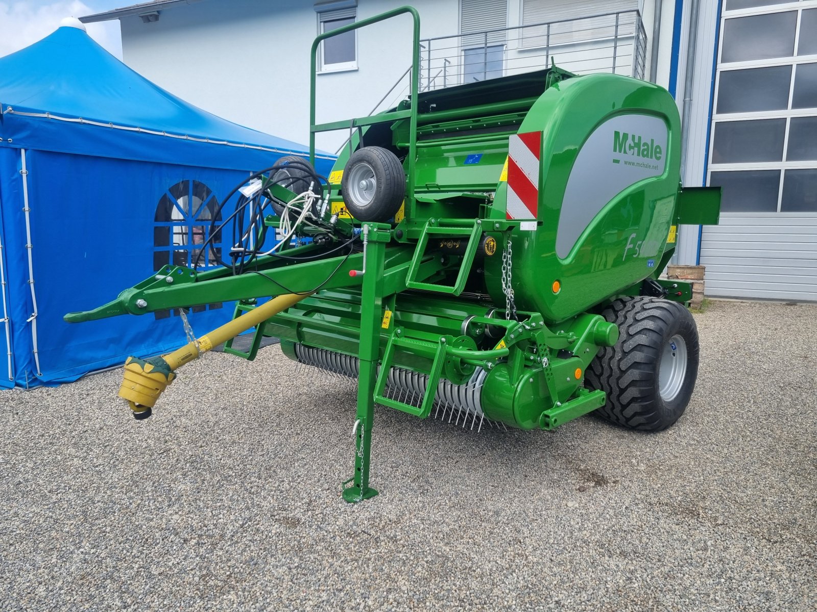 Rundballenpresse typu McHale F 5400 C, Neumaschine v Sölden (Obrázek 1)