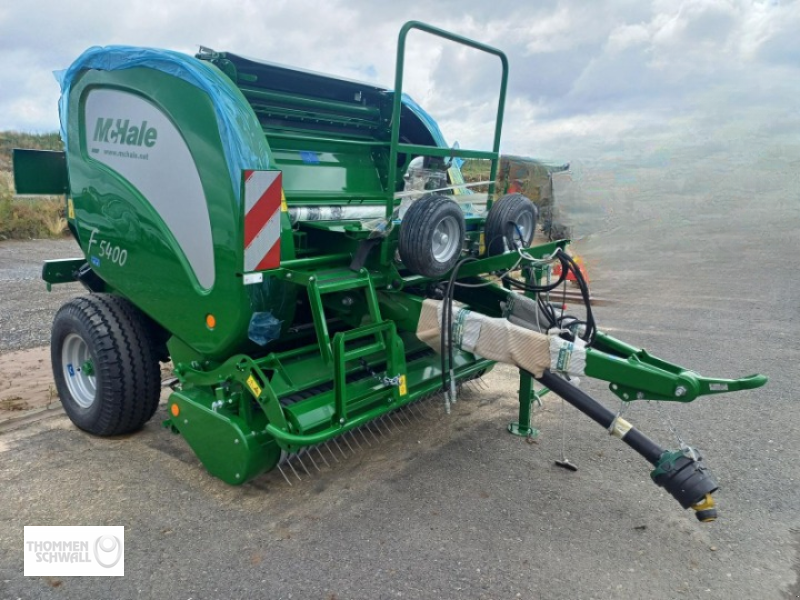 Rundballenpresse del tipo McHale F 5400 NEU, Neumaschine en Crombach/St.Vith (Imagen 1)