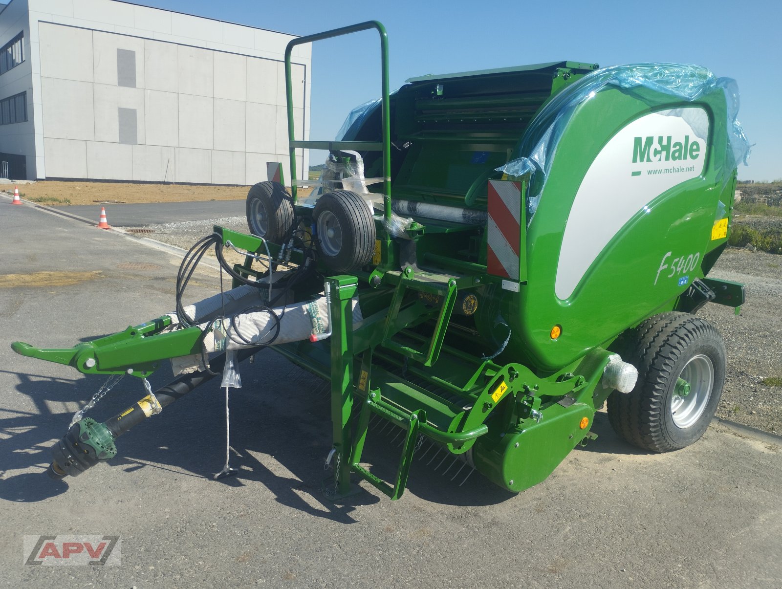 Rundballenpresse des Typs McHale F 5400, Neumaschine in Hötzelsdorf (Bild 1)