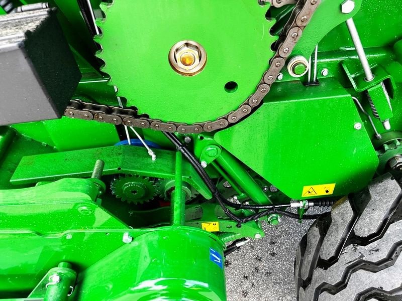 Rundballenpresse des Typs McHale F 5400C Rundballenpresse, Neumaschine in St. Marienkirchen (Bild 13)