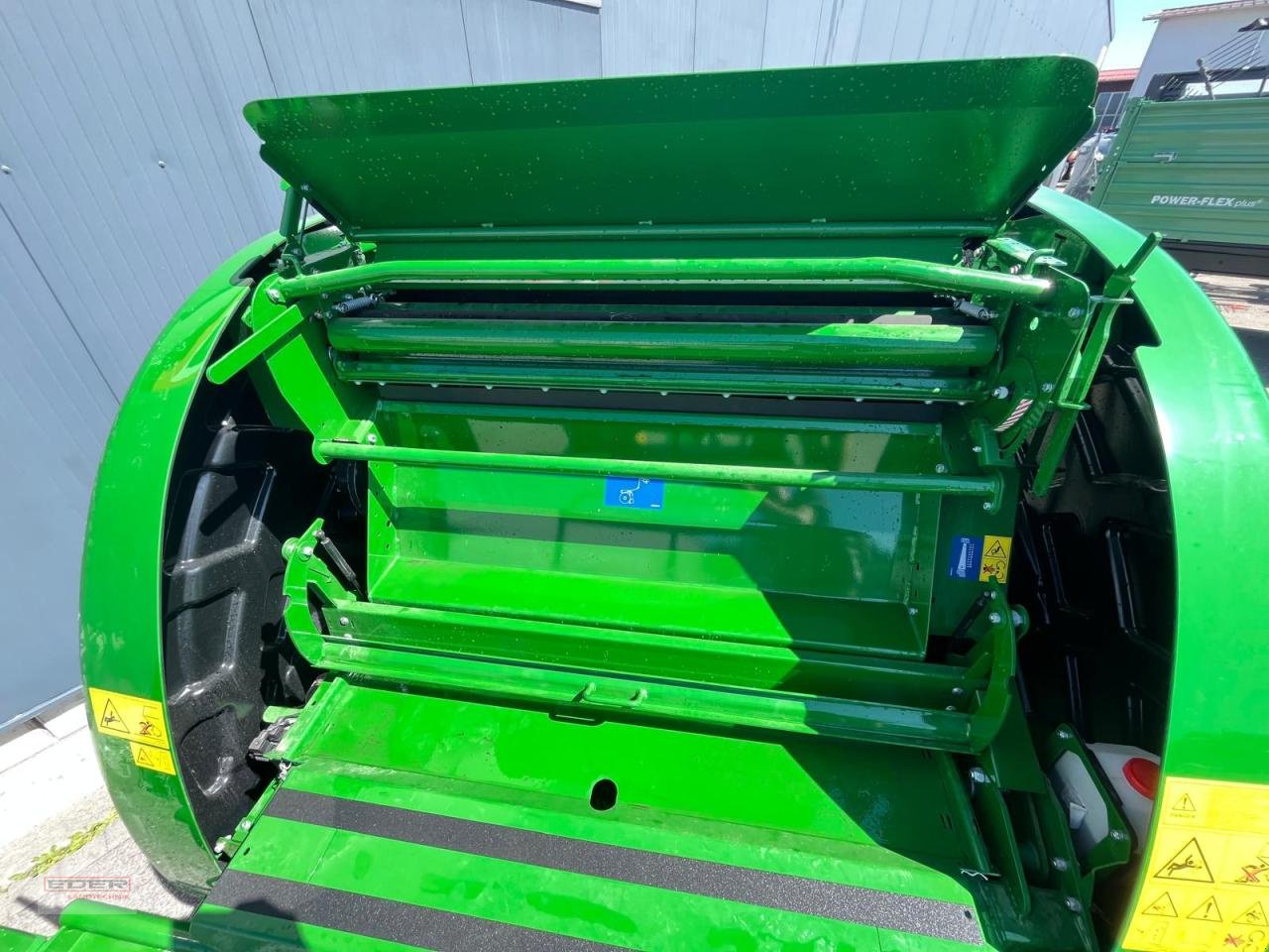 Rundballenpresse of the type McHale F 5500, Neumaschine in Tuntenhausen (Picture 9)