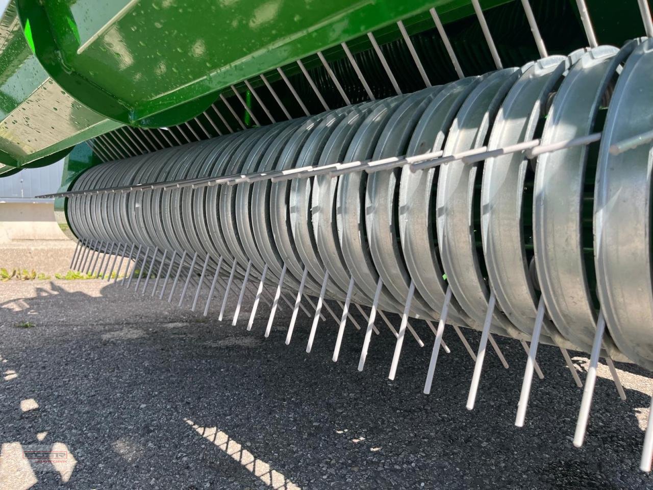 Rundballenpresse of the type McHale F 5500, Neumaschine in Tuntenhausen (Picture 11)