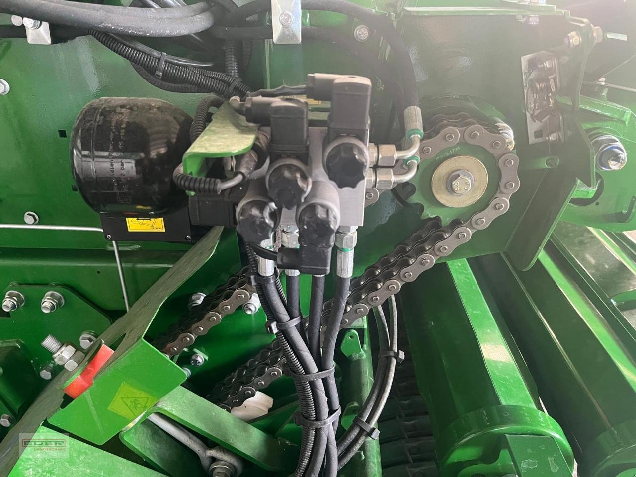 Rundballenpresse of the type McHale F 5500, Neumaschine in Tuntenhausen (Picture 15)