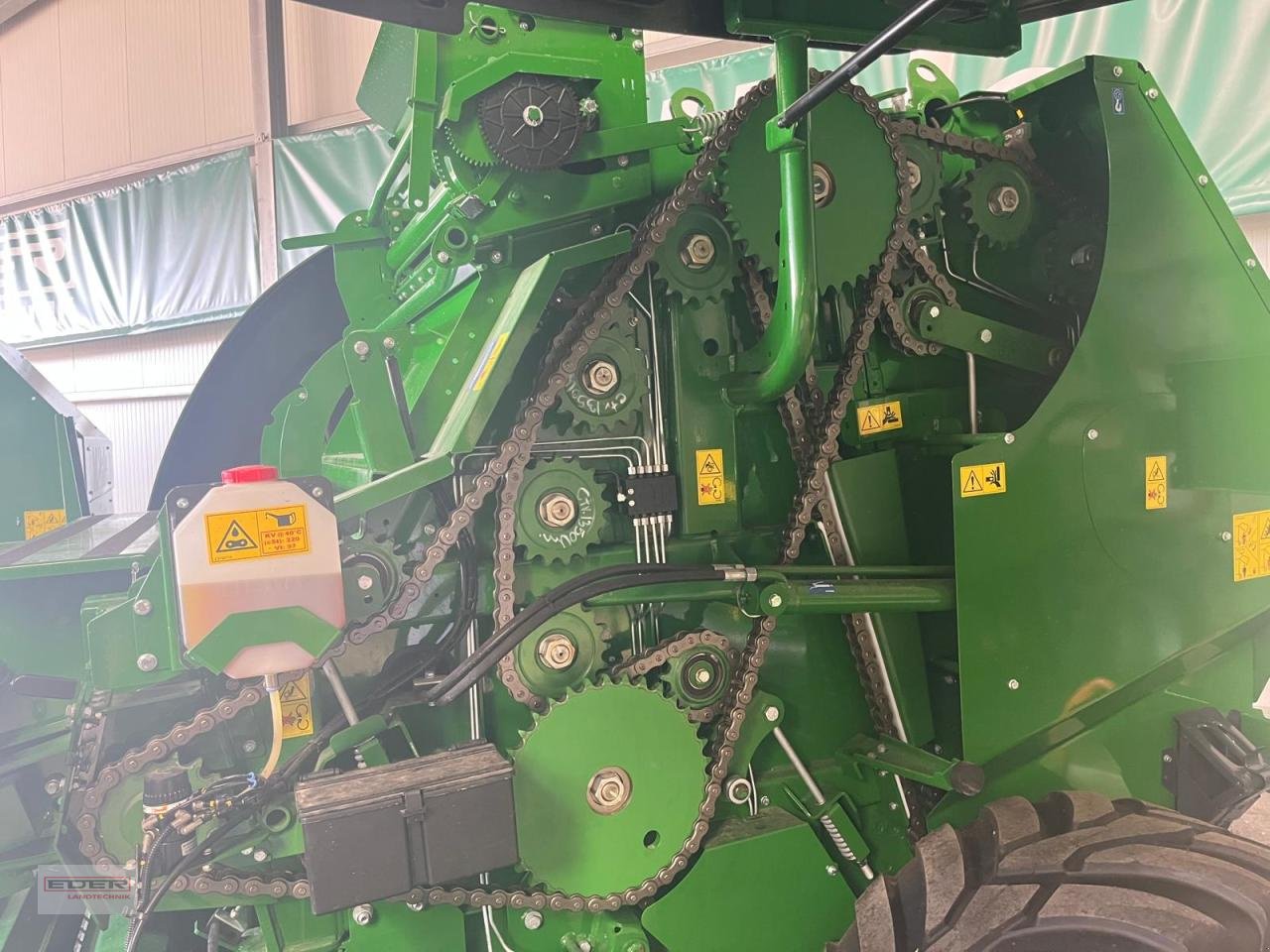 Rundballenpresse of the type McHale F 5500, Neumaschine in Tuntenhausen (Picture 16)