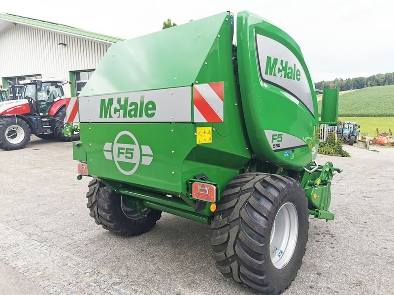 Rundballenpresse des Typs McHale F5-550 Rundballenpresse, Neumaschine in St. Marienkirchen (Bild 2)