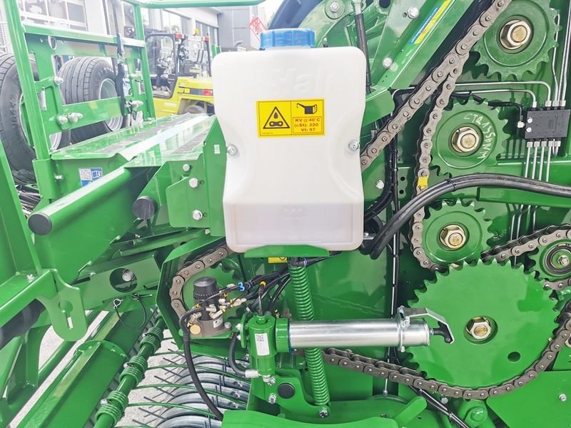 Rundballenpresse des Typs McHale F5-550 Rundballenpresse, Neumaschine in St. Marienkirchen (Bild 11)