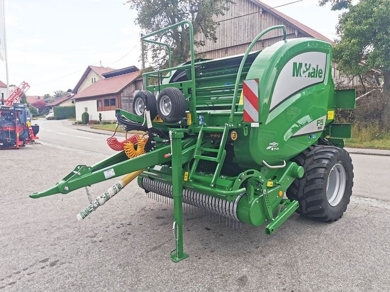 Rundballenpresse des Typs McHale F5-550 Rundballenpresse, Neumaschine in St. Marienkirchen (Bild 1)
