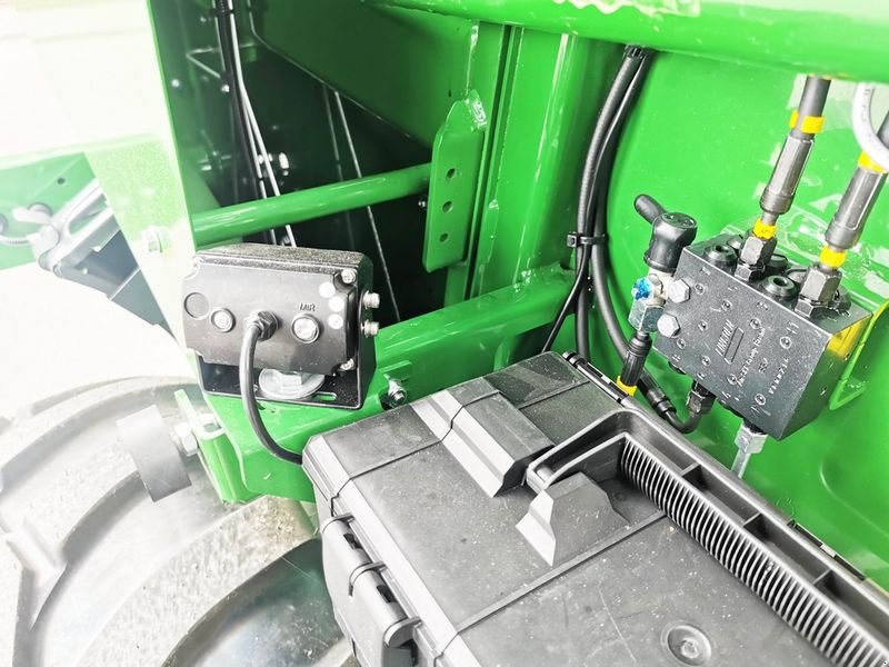 Rundballenpresse des Typs McHale F5-550 Rundballenpresse, Neumaschine in St. Marienkirchen (Bild 13)