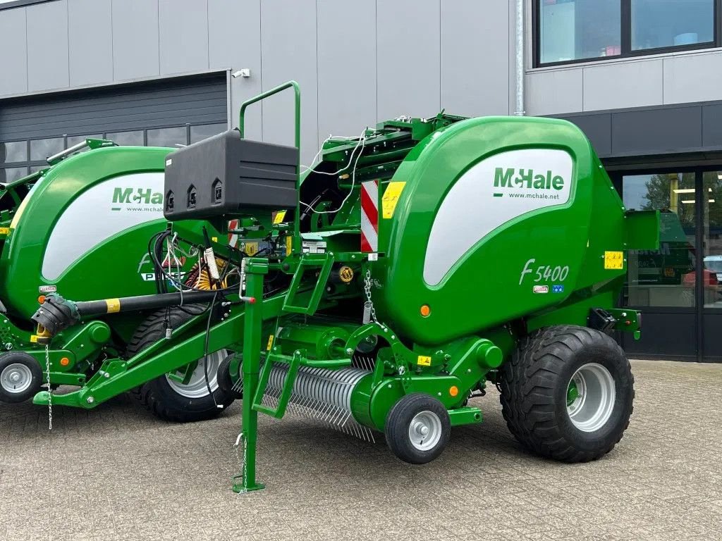 Rundballenpresse typu McHale F5400, Gebrauchtmaschine v BENNEKOM (Obrázek 4)