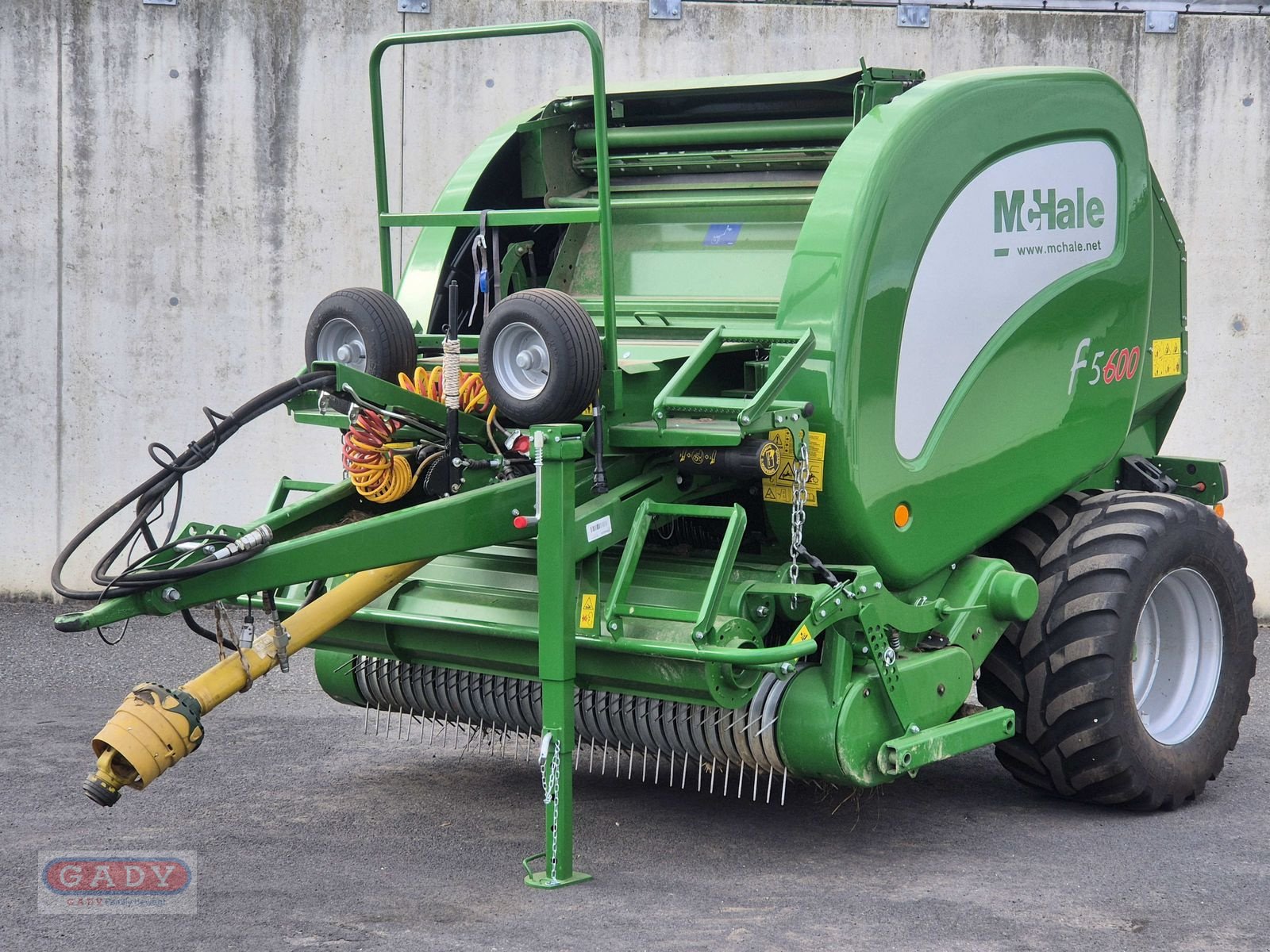 Rundballenpresse des Typs McHale F560 RUNDBALLENPRESSE, Gebrauchtmaschine in Lebring (Bild 1)