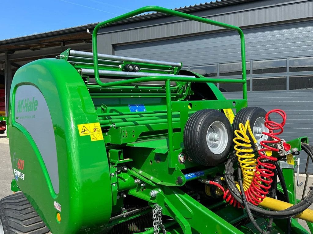 Rundballenpresse of the type McHale F5600 plus, Gebrauchtmaschine in BENNEKOM (Picture 9)