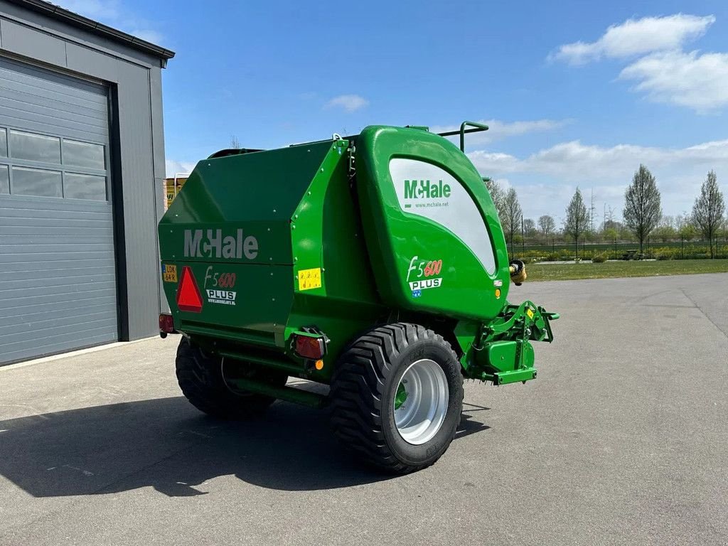 Rundballenpresse of the type McHale F5600 plus, Gebrauchtmaschine in BENNEKOM (Picture 3)