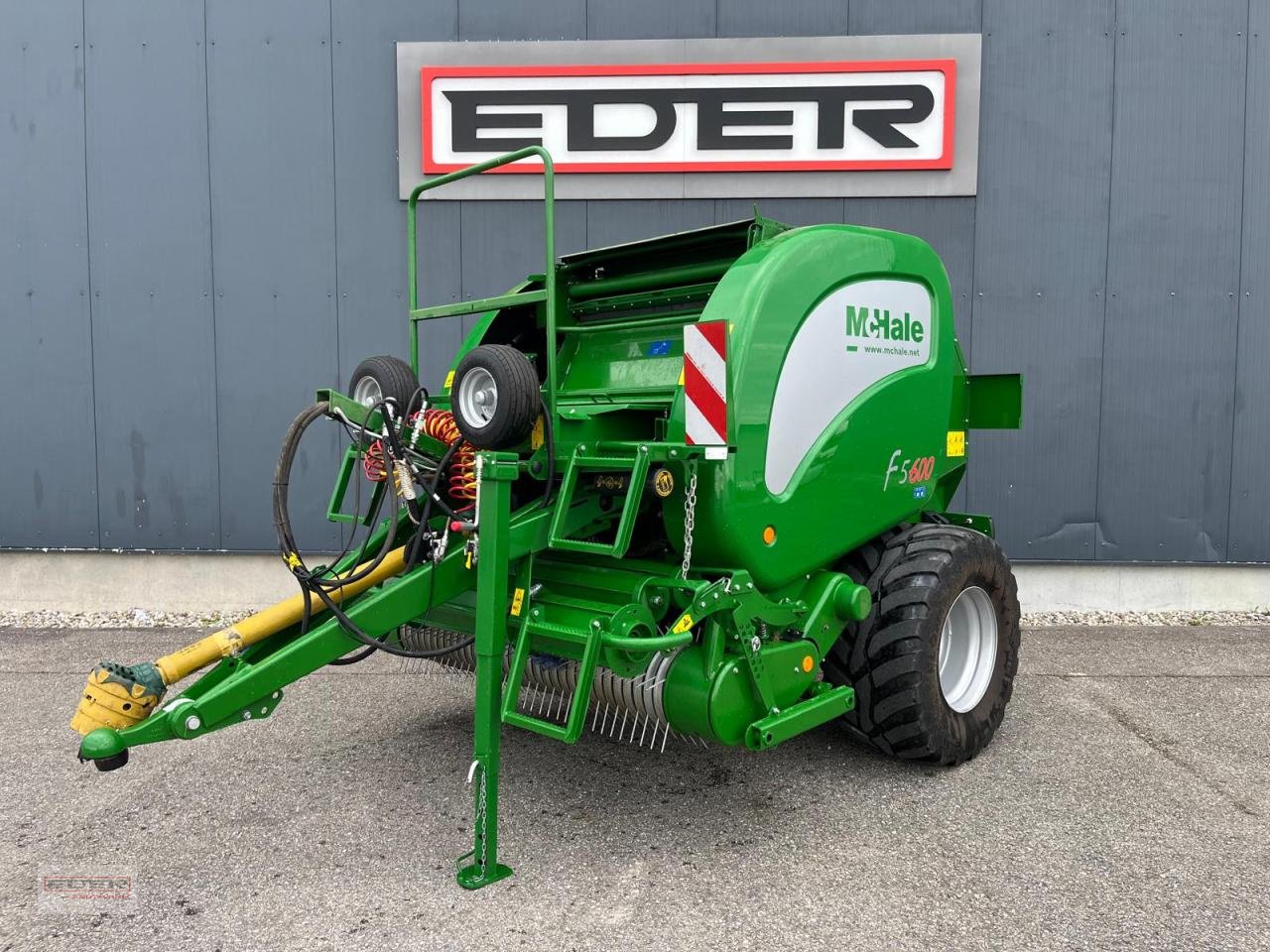 Rundballenpresse a típus McHale F5600, Gebrauchtmaschine ekkor: Tuntenhausen (Kép 1)