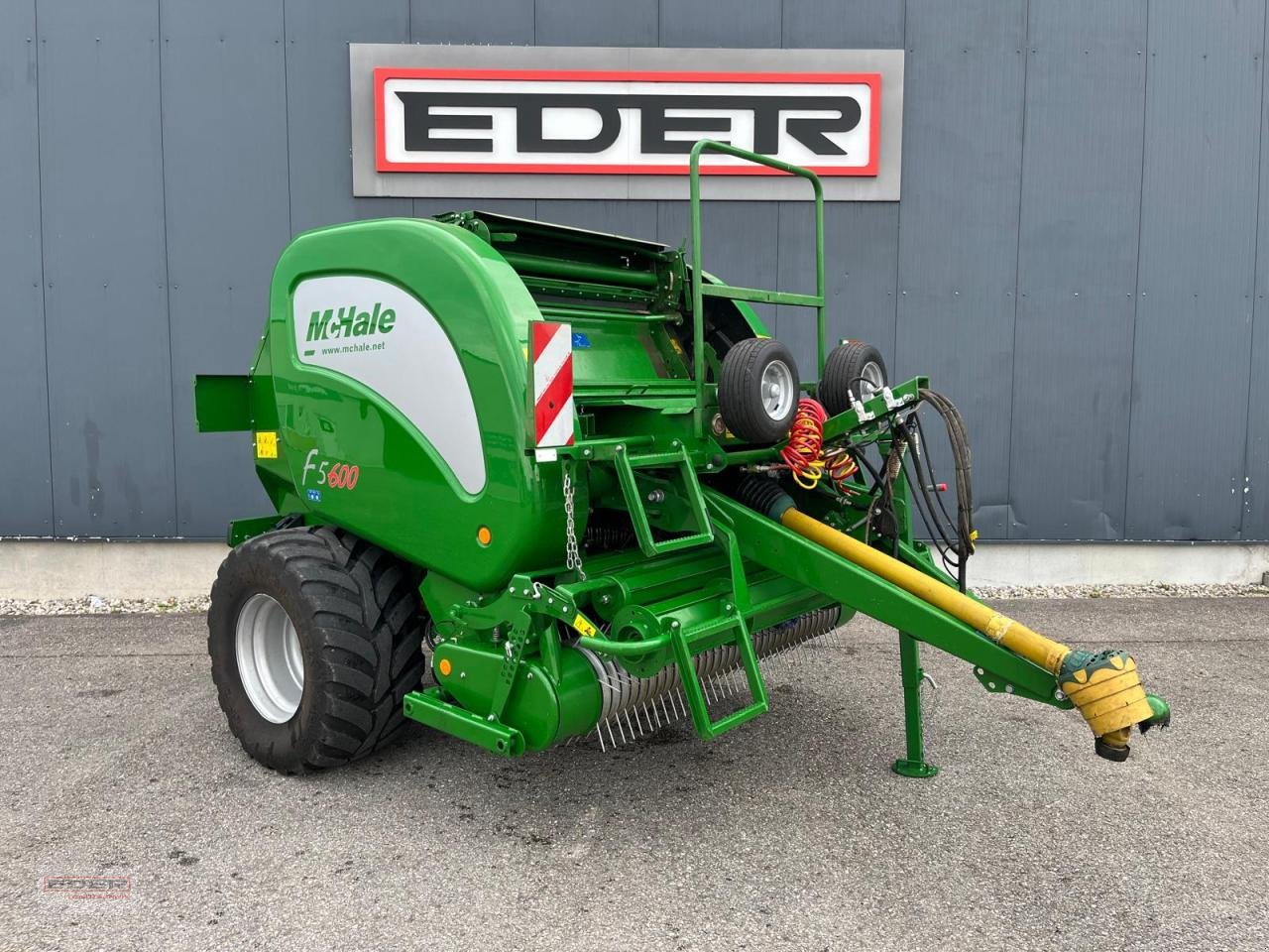 Rundballenpresse a típus McHale F5600, Gebrauchtmaschine ekkor: Tuntenhausen (Kép 2)