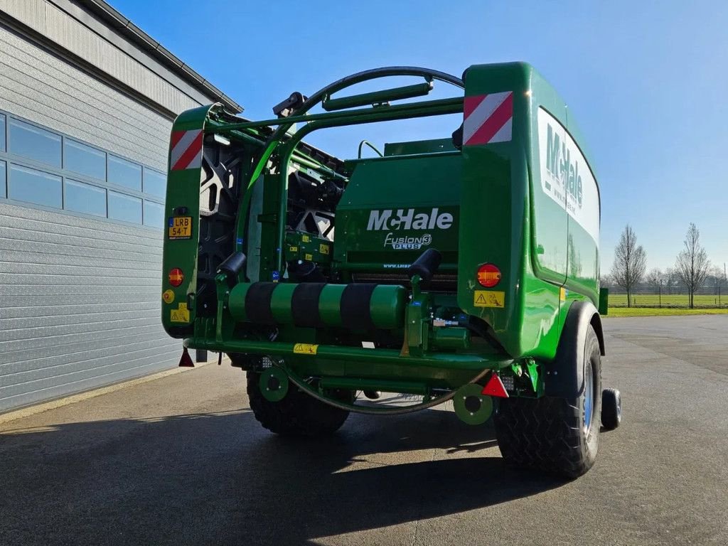 Rundballenpresse van het type McHale Fusion 3 Plus bj 2022 balenstand 10.652, Gebrauchtmaschine in BENNEKOM (Foto 5)
