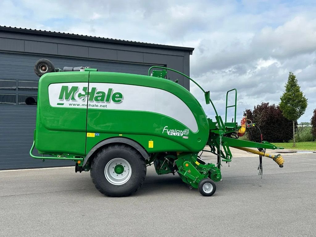 Rundballenpresse typu McHale Fusion 3 plus, Gebrauchtmaschine v BENNEKOM (Obrázek 2)