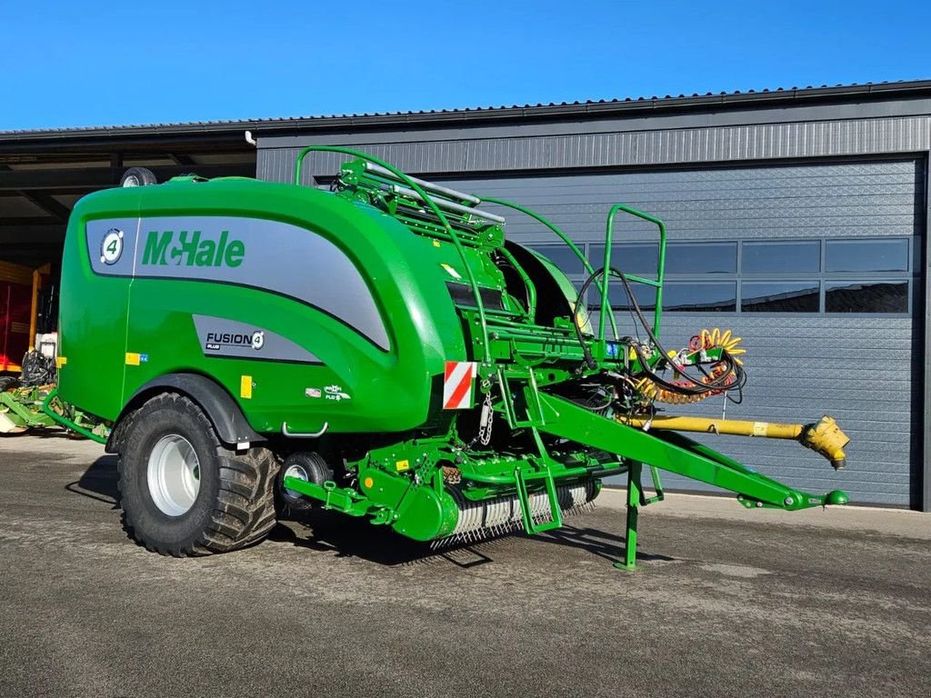 Rundballenpresse van het type McHale Fusion 4 plus, Gebrauchtmaschine in BENNEKOM (Foto 2)